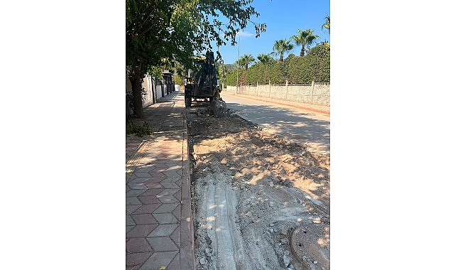 Kemer’de bozulan yollarda bakım ve onarım çalışması
