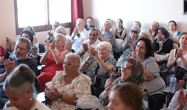 Konak’ta Dünya Barış Günü’nde gökyüzüne rengarenk balonlar salındı